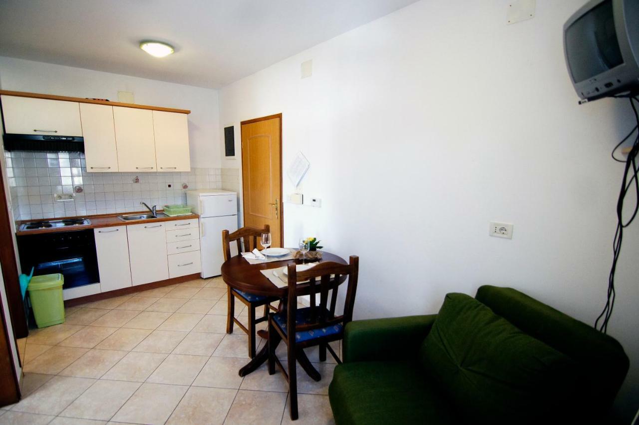 Apartments Ida Cres Bagian luar foto
